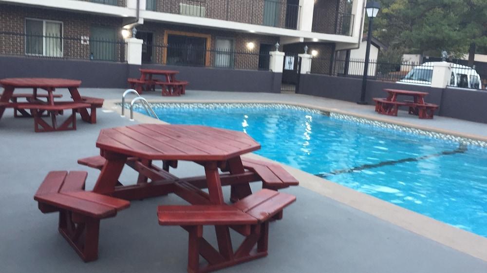 Econo Lodge Inn & Suites University Huntsville Exteriér fotografie